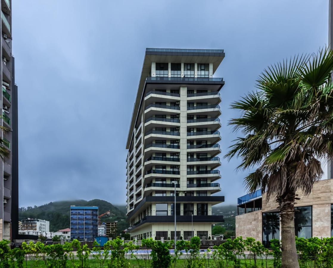 Green Side Apart Hotel Батуми Екстериор снимка