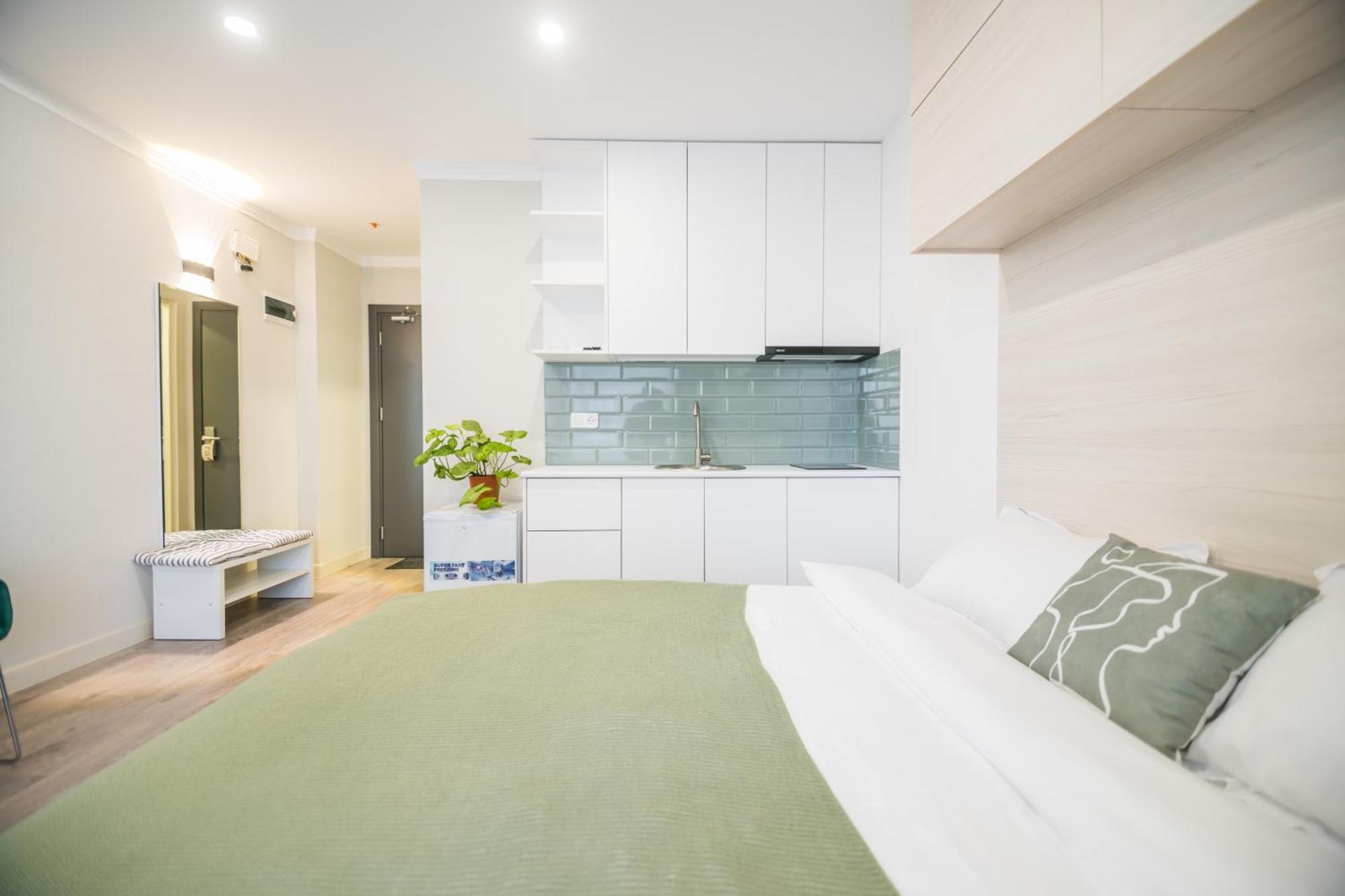 Green Side Apart Hotel Батуми Екстериор снимка
