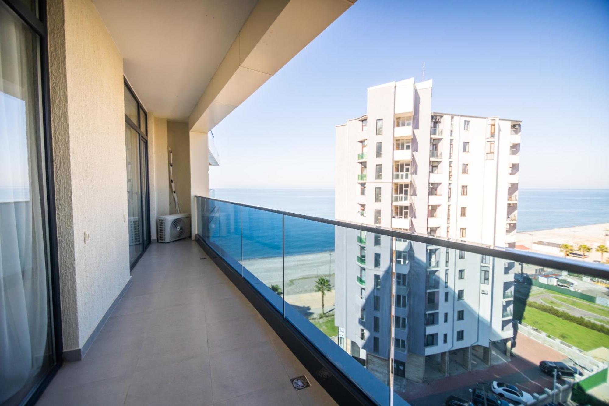 Green Side Apart Hotel Батуми Екстериор снимка