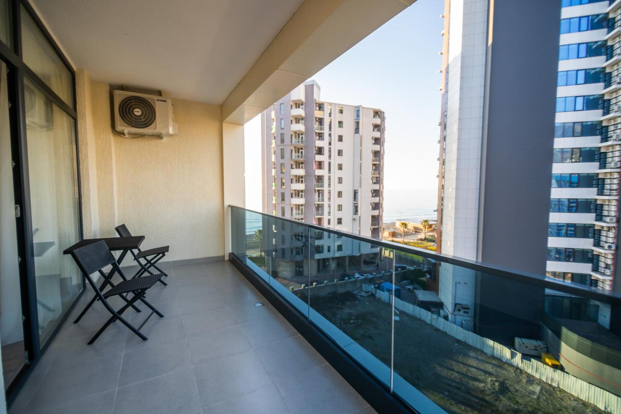Green Side Apart Hotel Батуми Екстериор снимка