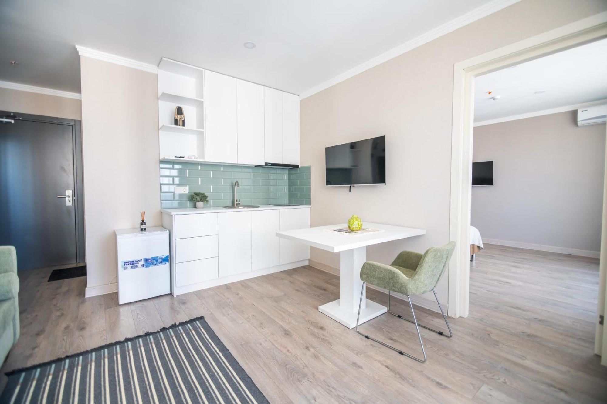 Green Side Apart Hotel Батуми Екстериор снимка