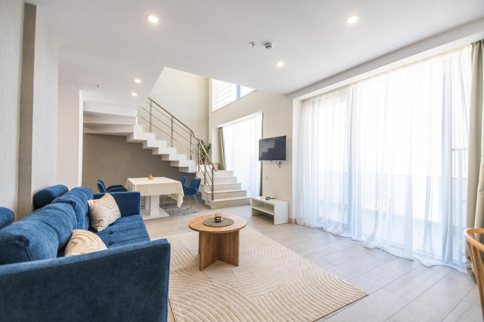 Green Side Apart Hotel Батуми Екстериор снимка