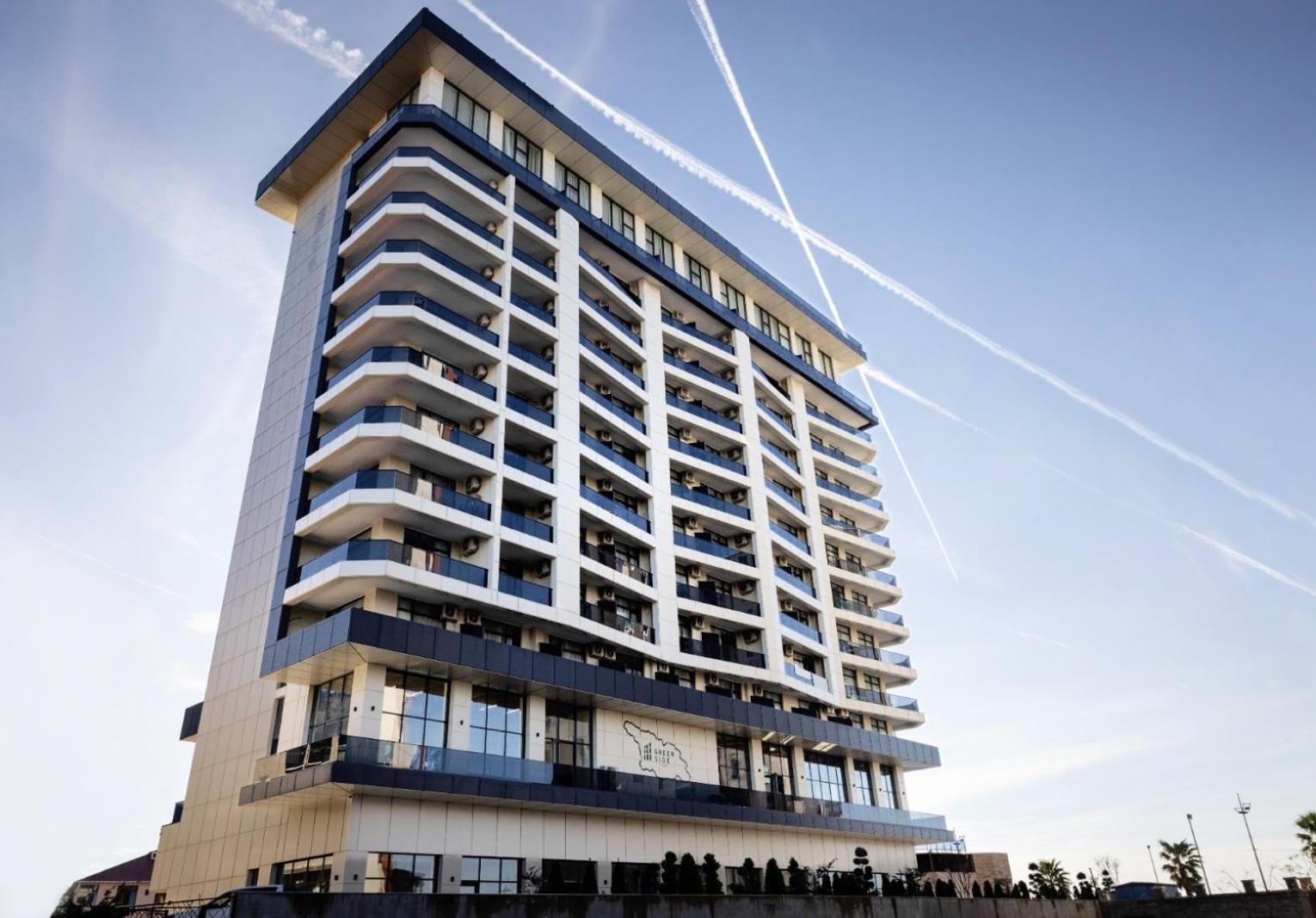 Green Side Apart Hotel Батуми Екстериор снимка