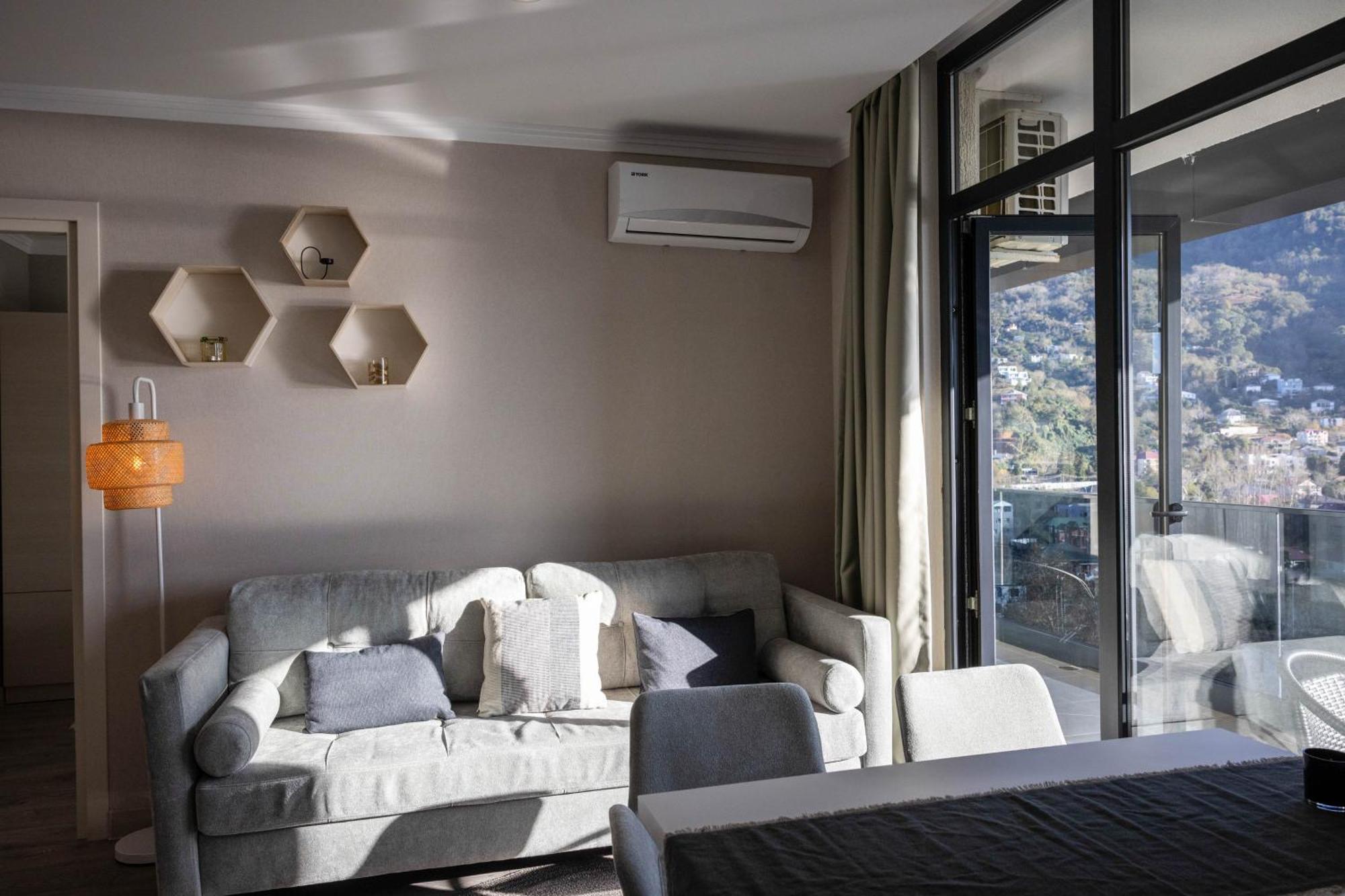 Green Side Apart Hotel Батуми Екстериор снимка