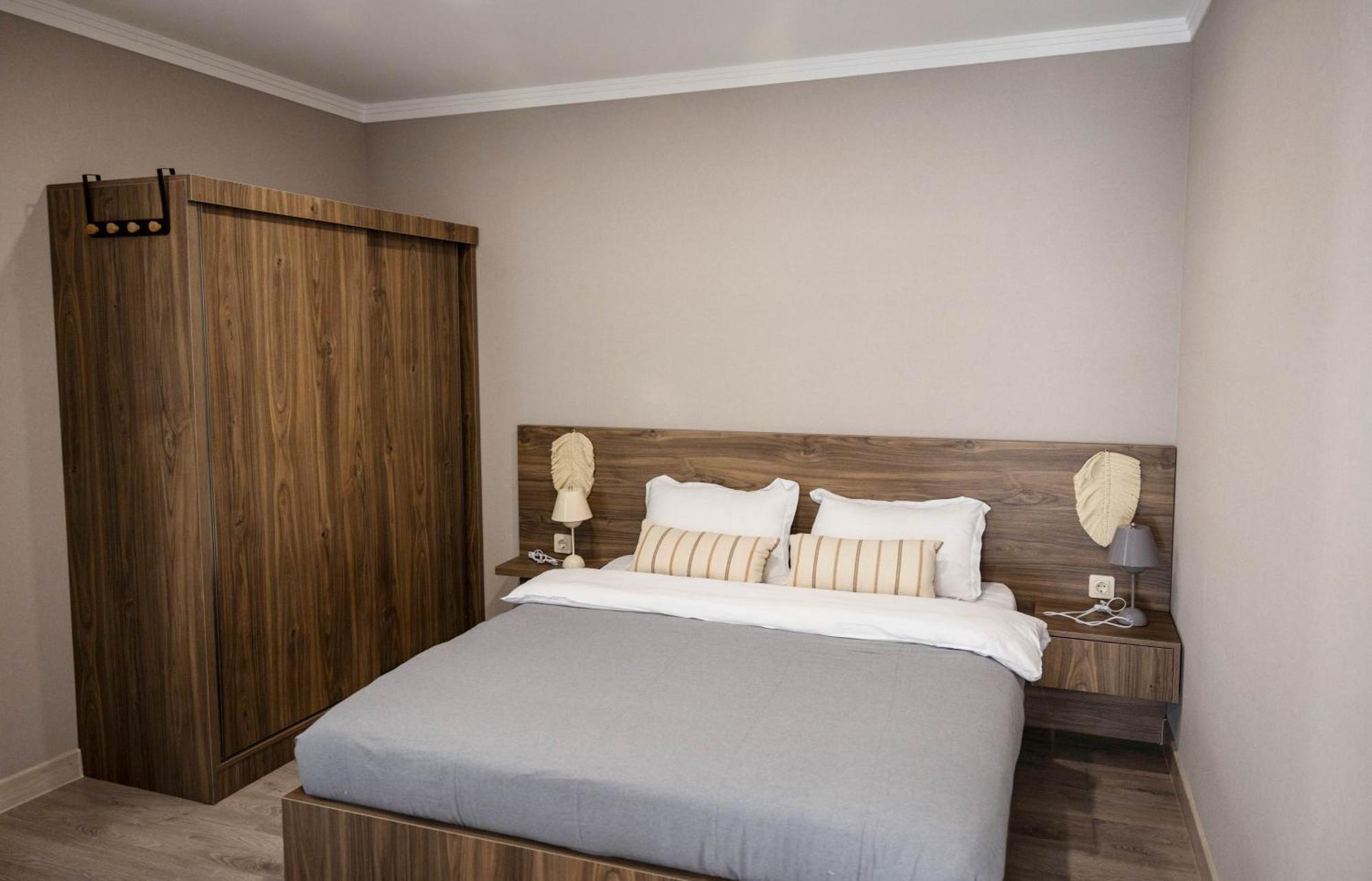 Green Side Apart Hotel Батуми Екстериор снимка