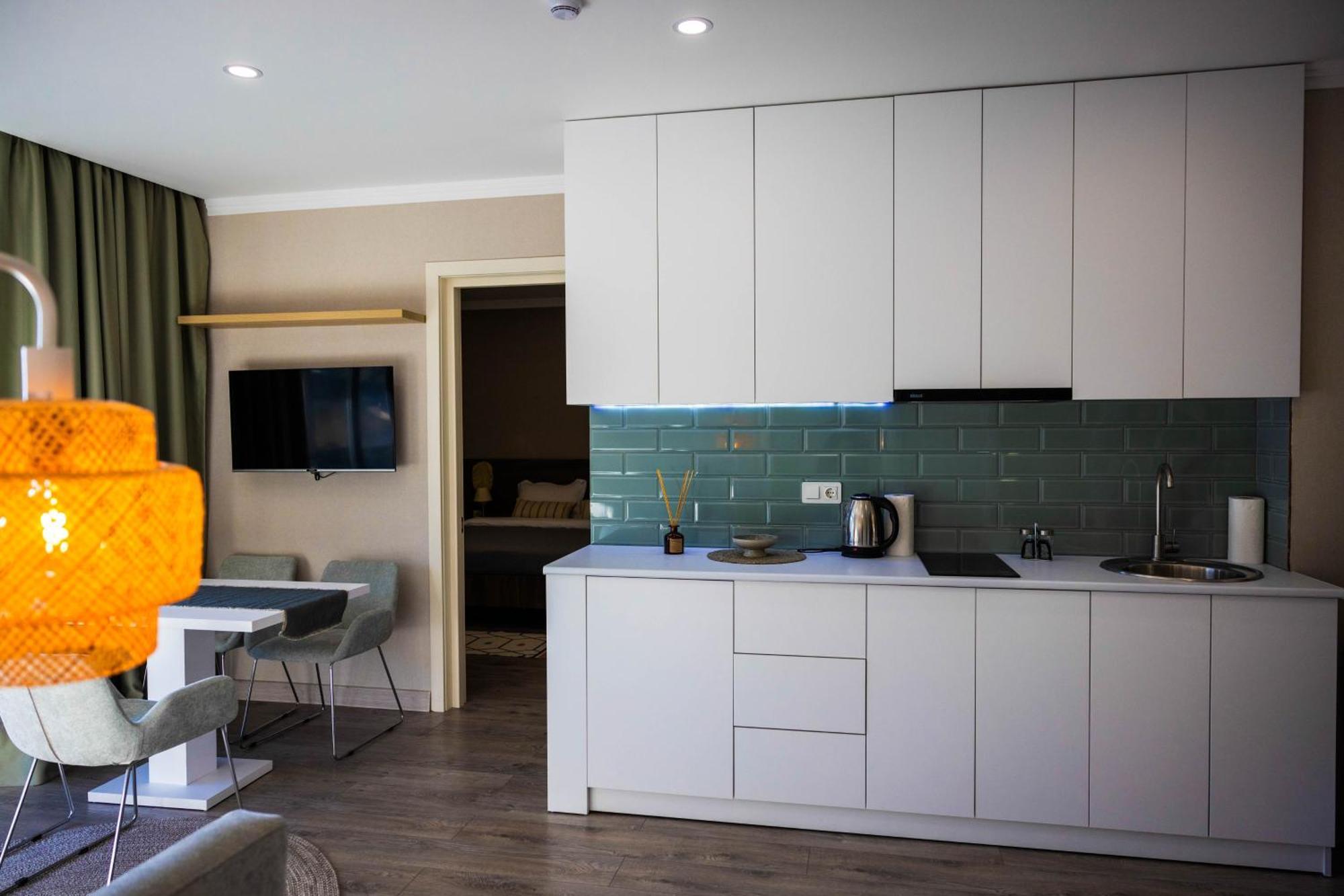 Green Side Apart Hotel Батуми Екстериор снимка