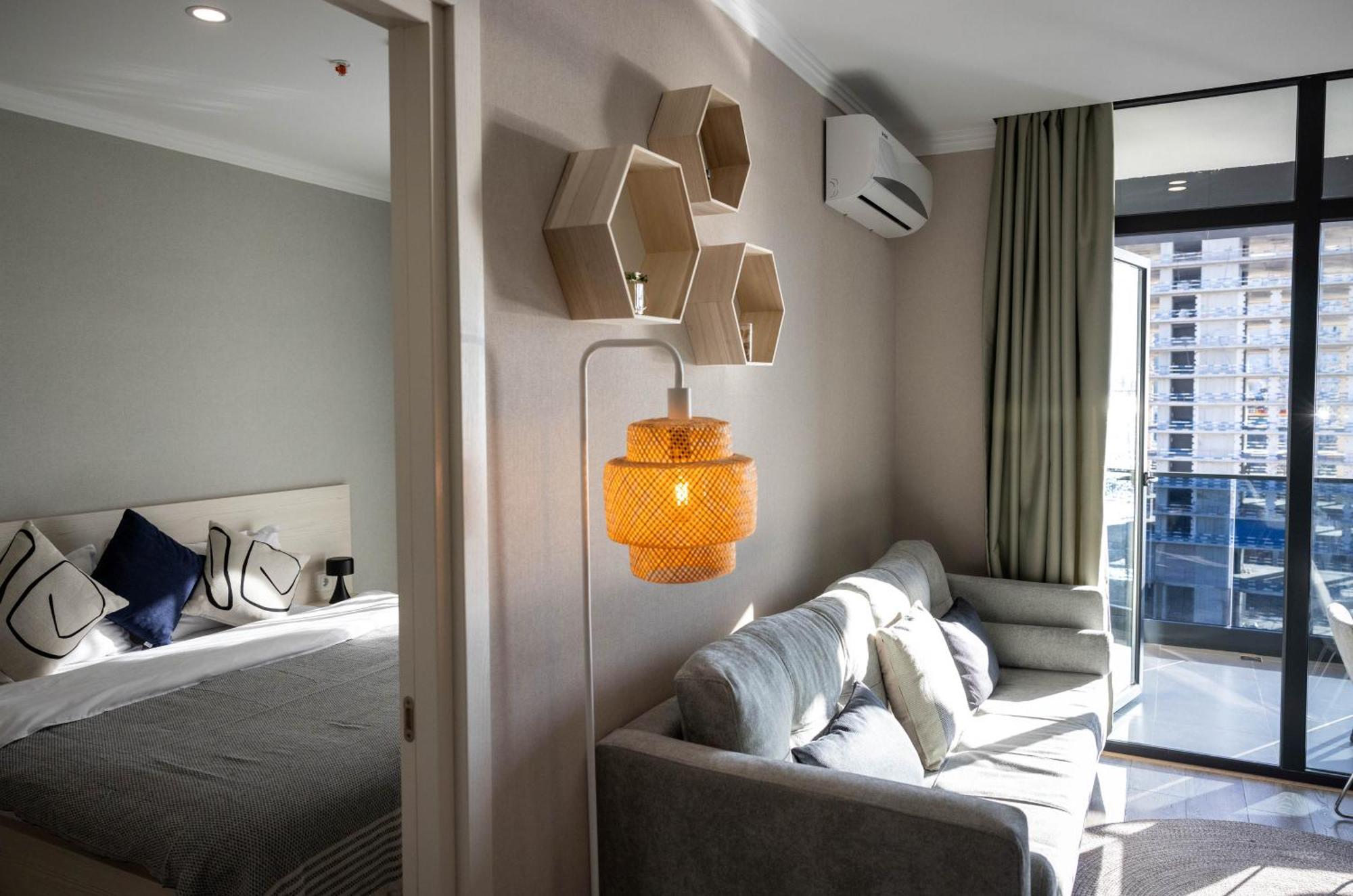 Green Side Apart Hotel Батуми Екстериор снимка