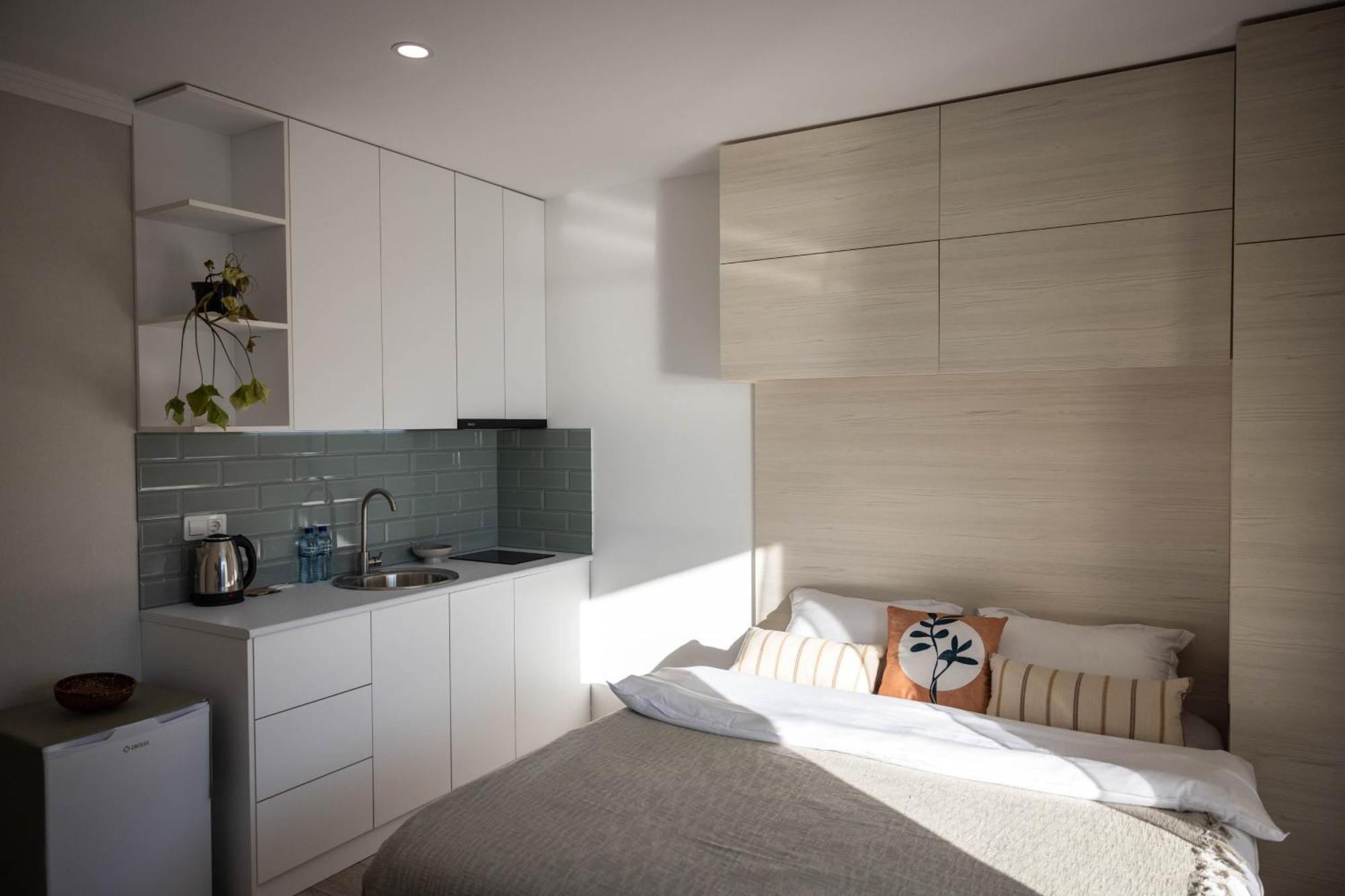 Green Side Apart Hotel Батуми Екстериор снимка
