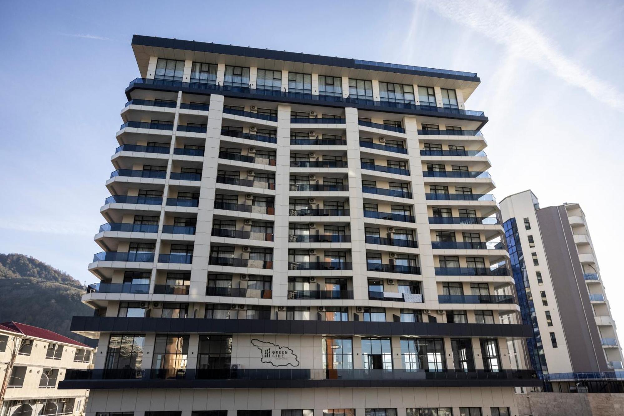 Green Side Apart Hotel Батуми Екстериор снимка