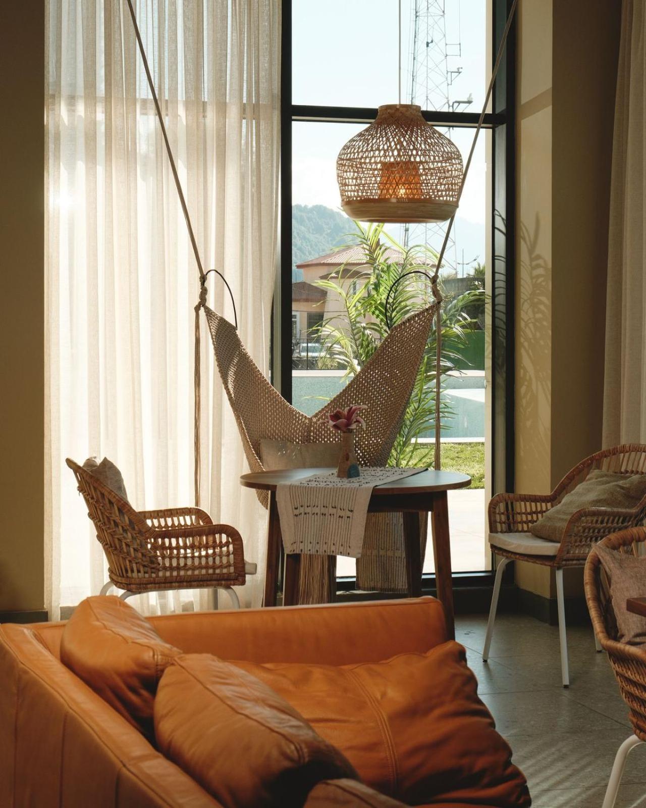 Green Side Apart Hotel Батуми Екстериор снимка