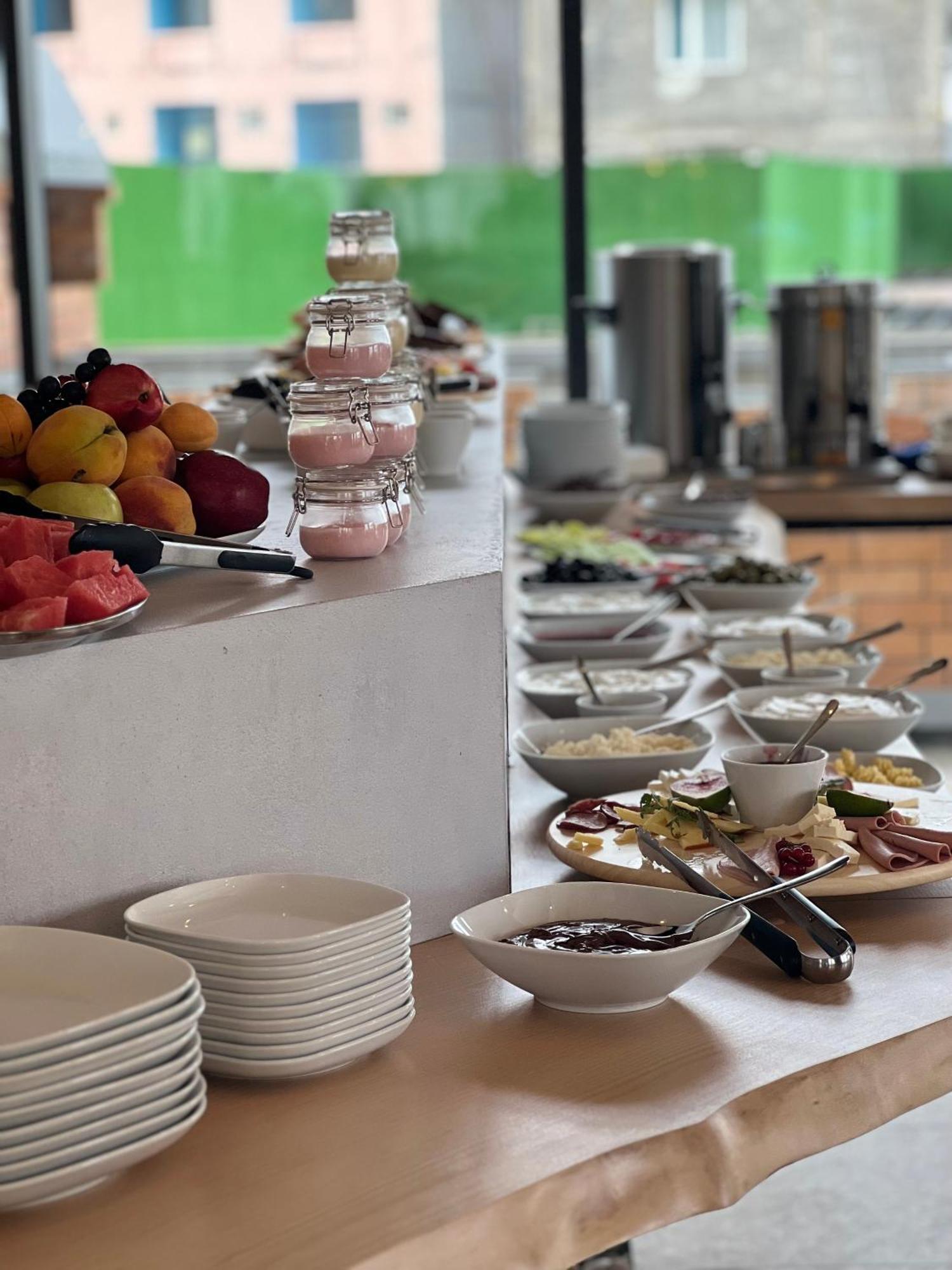 Green Side Apart Hotel Батуми Екстериор снимка