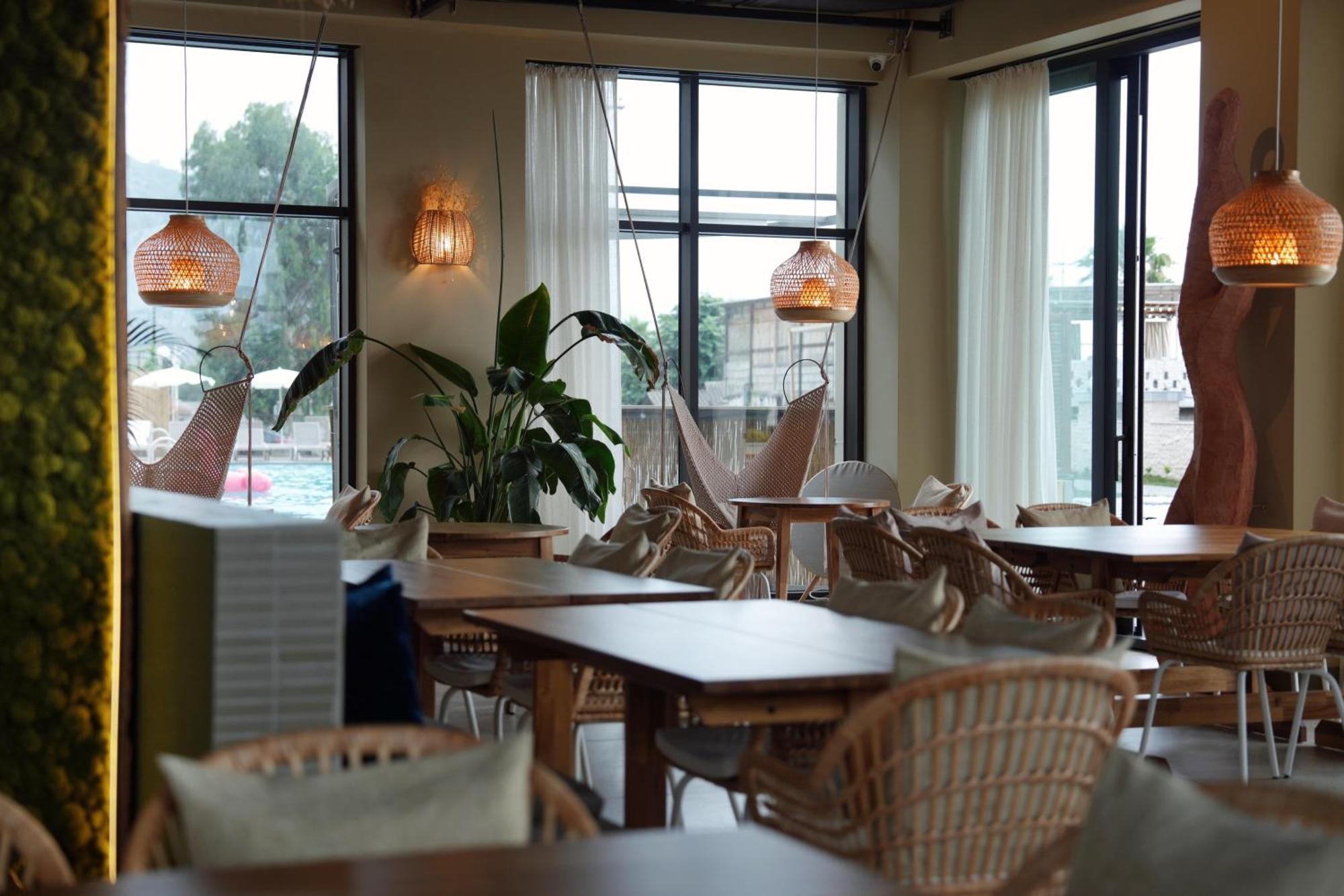 Green Side Apart Hotel Батуми Екстериор снимка